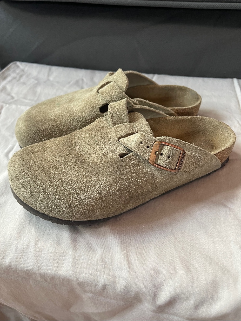 Birkenstock Kids Suede Slip-On Clogs in Beige with Buckle size 32